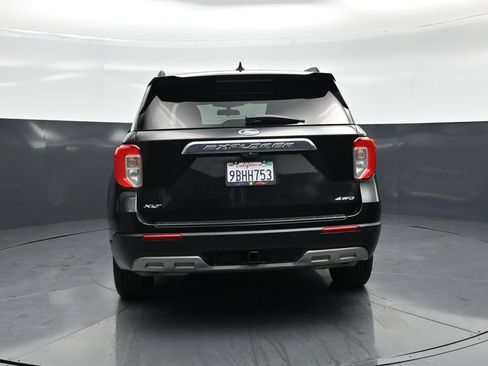 Used 2022 Ford Explorer XLT AWD/4WD image 25