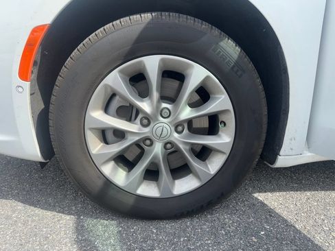Used 2025 Chrysler Pacifica Select AWD/4WD image 24