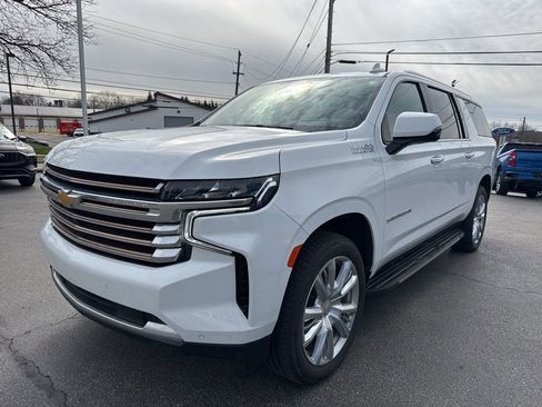Used 2024 Chevrolet Suburban High Country image 4