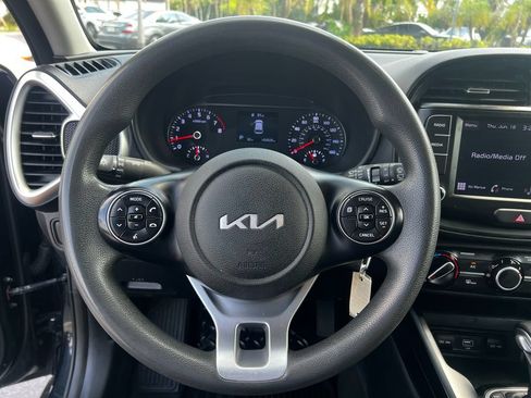 Used 2022 Kia Soul LX w/ Technology Package FWD image 15