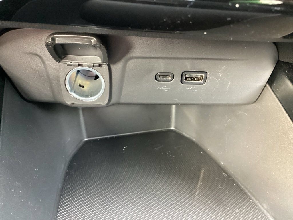 Used 2025 Chevrolet Trax RS w/ Driver Confidence Package FWD image 19
