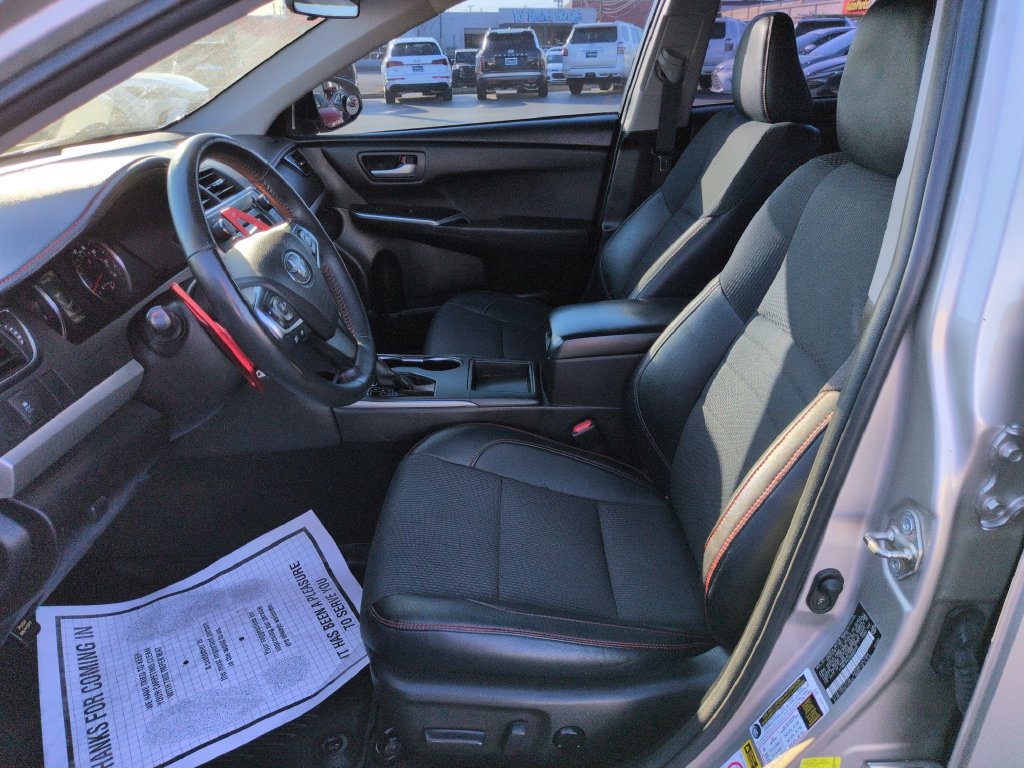 Used 2017 Toyota Camry SE FWD image 9