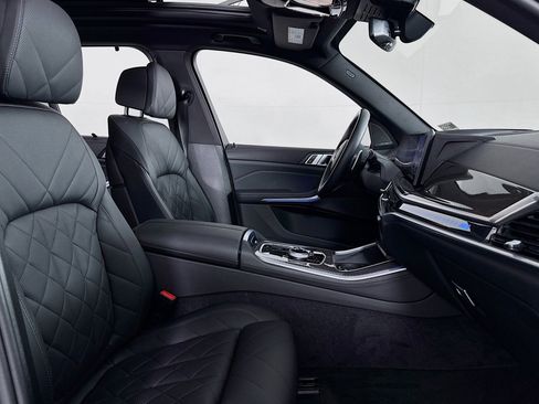 Used 2025 BMW X5 M60i w/ Executive Package image 6