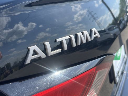 Used 2025 Nissan Altima 2.5 SR FWD image 29