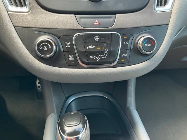 Used 2017 Chevrolet Malibu LT FWD image 7