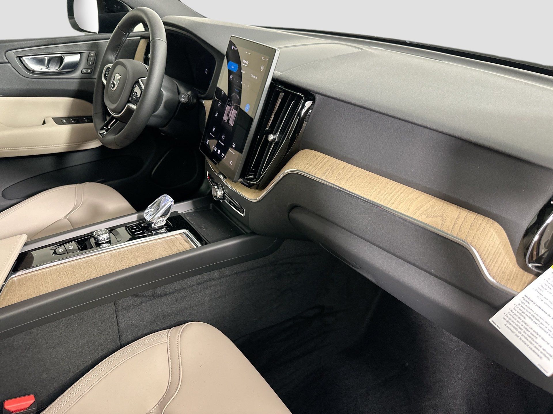 Certified 2026 Volvo XC60 B5 Core w/ Climate Package AWD/4WD image 28