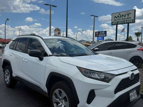 Used 2021 Toyota RAV4 LE FWD image 13