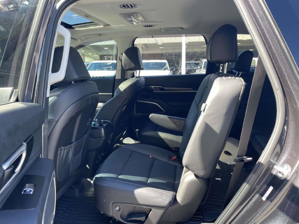 Used 2025 Kia Telluride S FWD image 17
