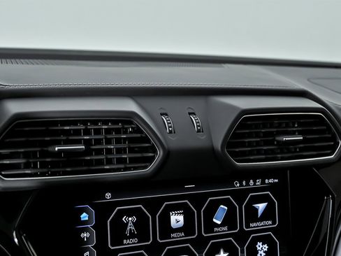 Used 2022 Lamborghini Urus image 34