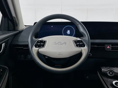 Used 2024 Kia EV6 Wind RWD image 18