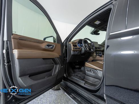 Used 2024 Chevrolet Suburban High Country w/ Advanced Technology Package image 9