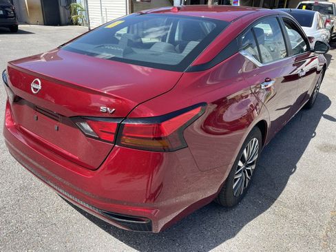 Used 2024 Nissan Altima 2.5 SV FWD image 3