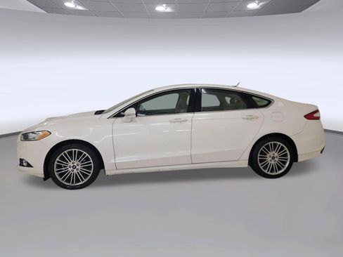 Used 2016 Ford Fusion SE w/ Equipment Group 202A FWD image 2