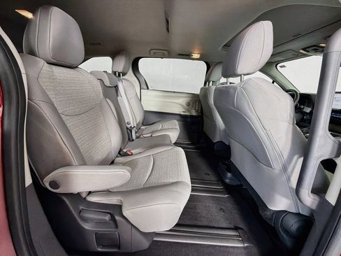 Used 2024 Toyota Sienna LE w/ LE Plus Package AWD/4WD image 28