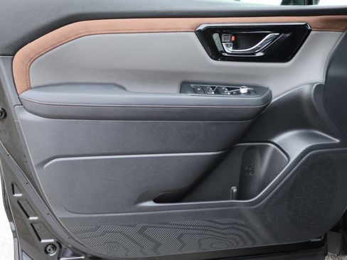 Used 2025 Subaru Forester Sport AWD/4WD image 12