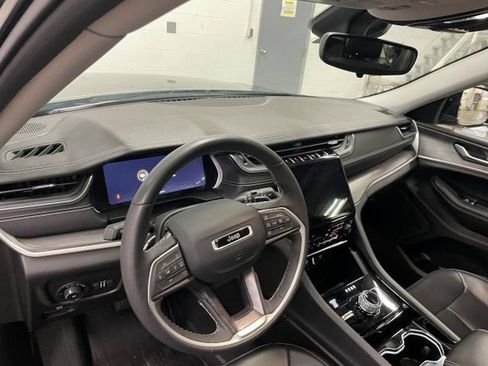 Used 2023 Jeep Grand Cherokee L Limited w/ Black Appearance Package AWD/4WD image 11