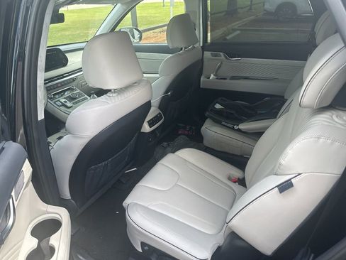 Used 2024 Hyundai Palisade Calligraphy image 3