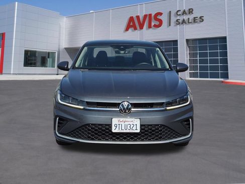 Used 2025 Volkswagen Jetta SE FWD image 2