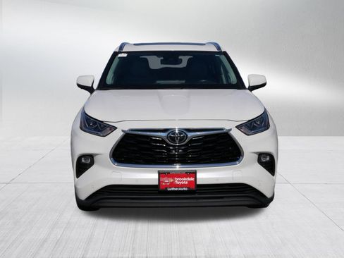 Certified 2020 Toyota Highlander Limited image 2