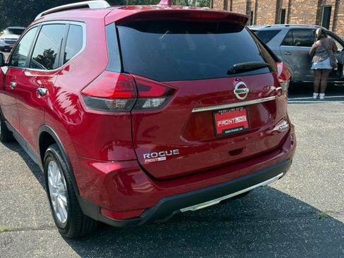 Used 2017 Nissan Rogue SV AWD/4WD image 8