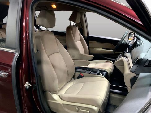 Used 2018 Honda Odyssey EX image 9