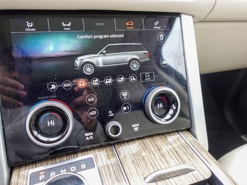 Used 2019 Land Rover Range Rover HSE image 18