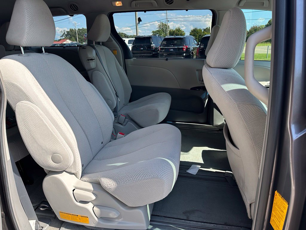 Used 2012 Toyota Sienna LE FWD image 7