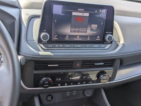 Used 2025 Nissan Rogue SV AWD/4WD image 13