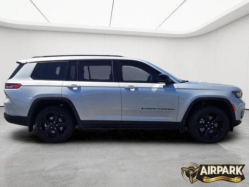 New 2025 Jeep Grand Cherokee L Limited w/ Black Appearance Package AWD/4WD image 3