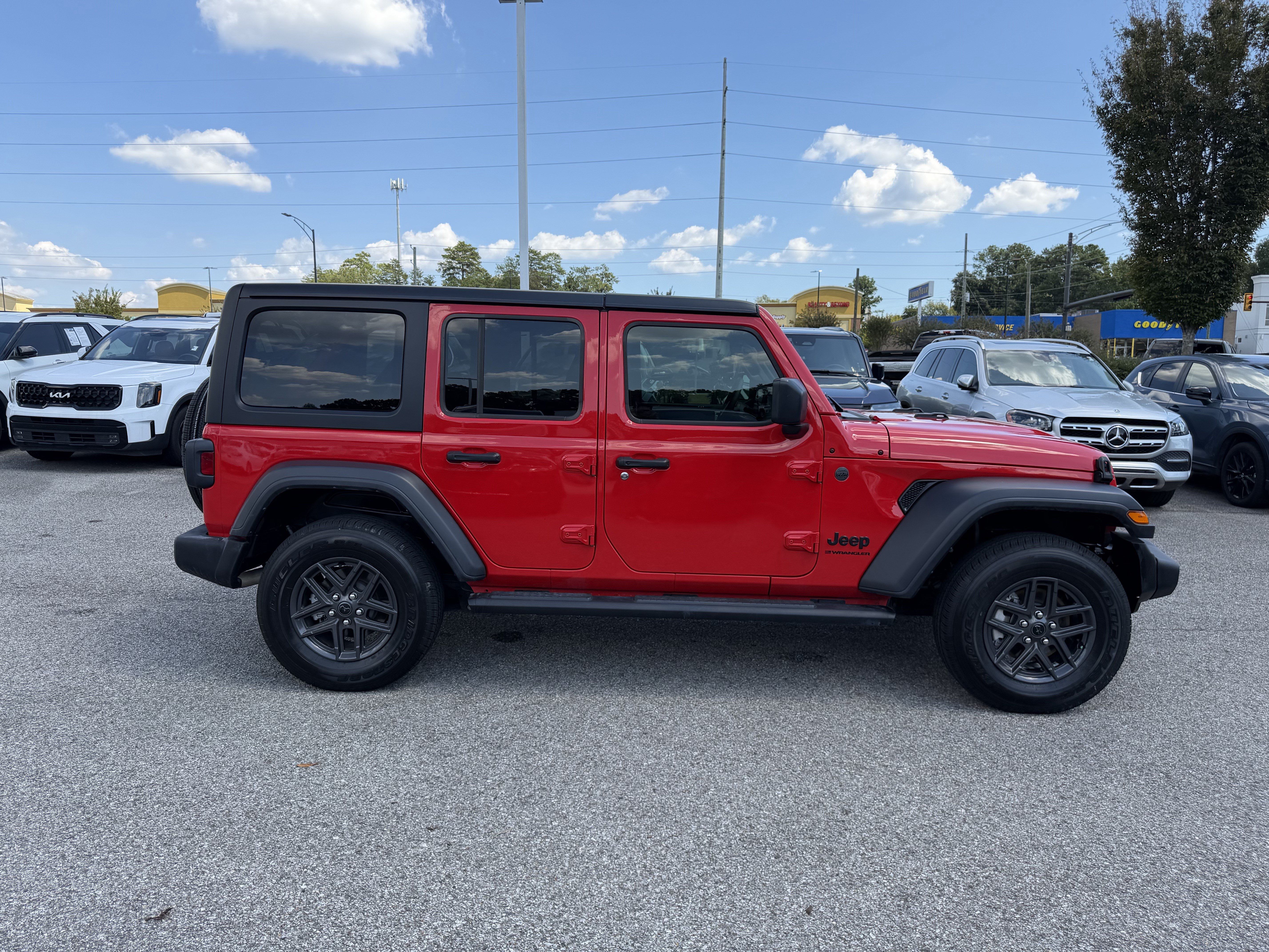 Used 2024 Jeep Wrangler Unlimited Sport AWD/4WD image 11