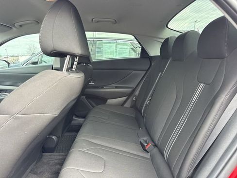 Used 2023 Hyundai Elantra SEL w/ Convenience Package image 9