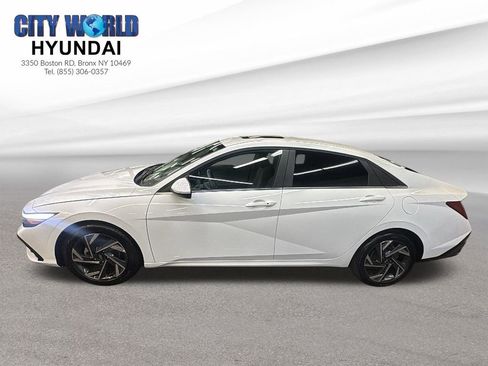 Used 2024 Hyundai Elantra SEL w/ Convenience Package image 2