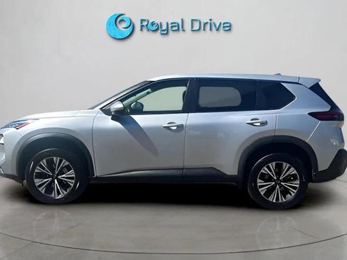 Used 2022 Nissan Rogue SV image 3