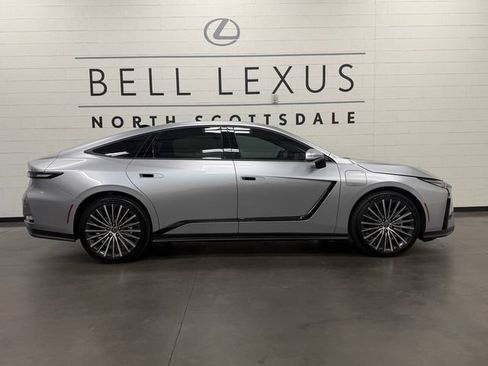 New 2026 Lexus ES 350e FWD image 3