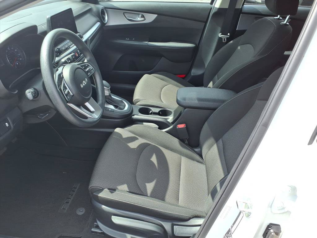 Used 2024 Kia Forte LXS w/ LXS Technology Package FWD image 10