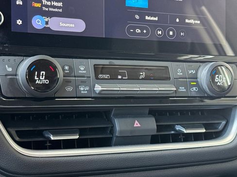 Used 2025 Toyota Grand Highlander FWD image 25