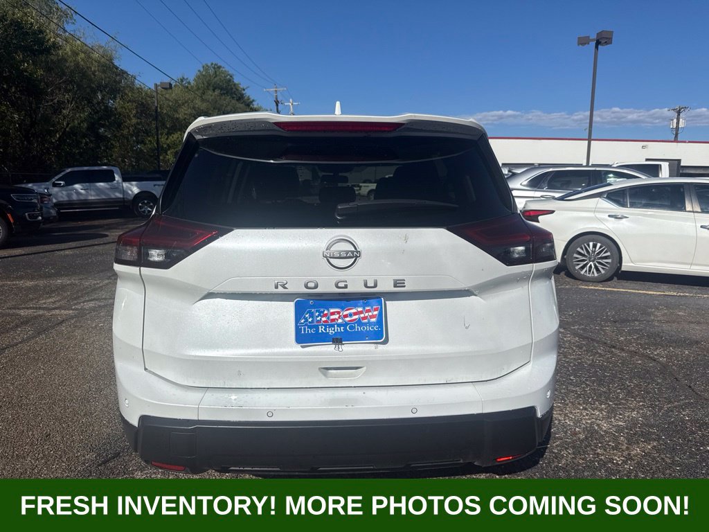 Used 2025 Nissan Rogue SV FWD image 5
