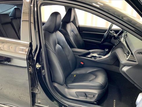 Used 2020 Toyota Camry XSE image 16