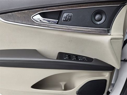 Used 2019 Lincoln Nautilus Reserve image 30