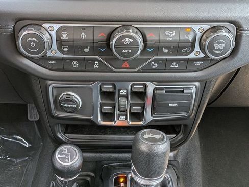 New 2026 Jeep Wrangler Unlimited Sahara AWD/4WD image 15