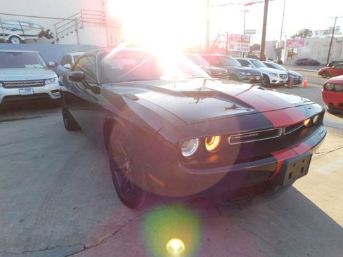 Used 2016 Dodge Challenger SXT image 3