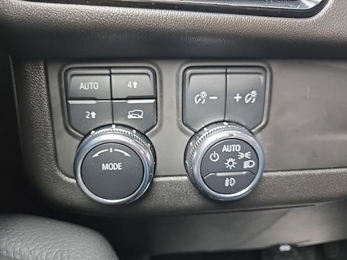 Used 2025 GMC Yukon Denali image 51