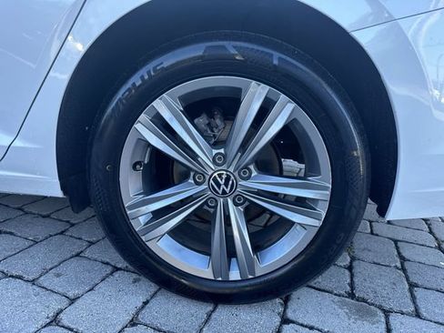 Used 2024 Volkswagen Jetta SE FWD image 11