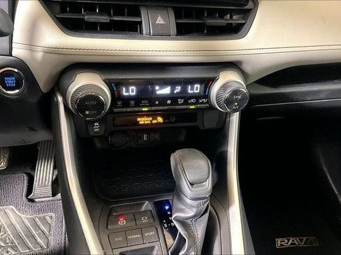 Used 2019 Toyota RAV4 XLE FWD image 25