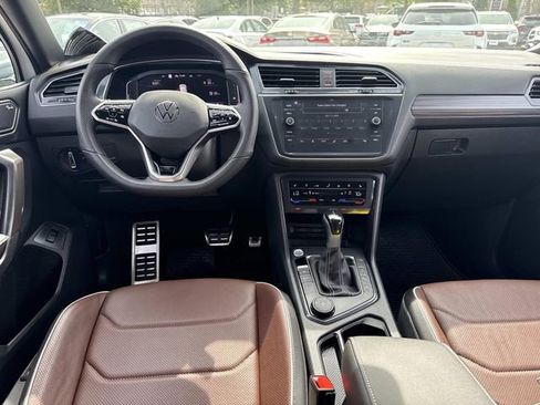 Used 2022 Volkswagen Tiguan SEL R-Line image 17