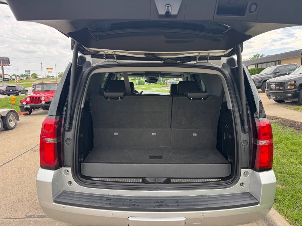 Used 2018 Chevrolet Tahoe Premier AWD/4WD image 10
