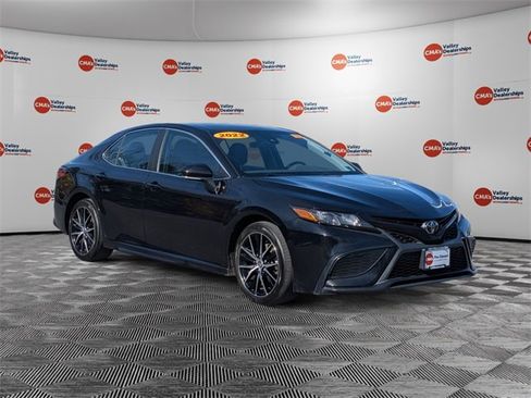 Used 2022 Toyota Camry SE w/ Cold Weather Package image 3