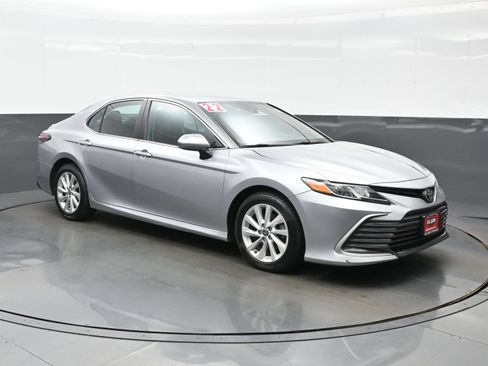 Used 2022 Toyota Camry LE FWD image 8