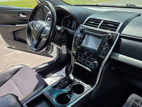 Used 2016 Toyota Camry SE image 13