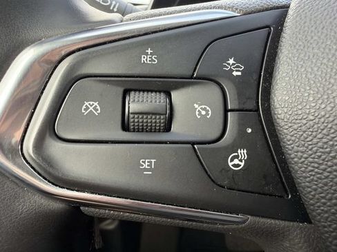 Used 2025 Chevrolet Trax LT w/ LT Convenience Package FWD image 21